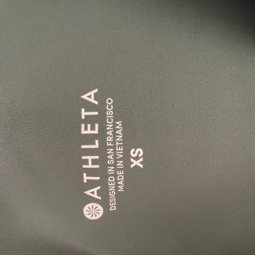 Athleta Leggings With mesh on sides. XS - Picture 4 of 4